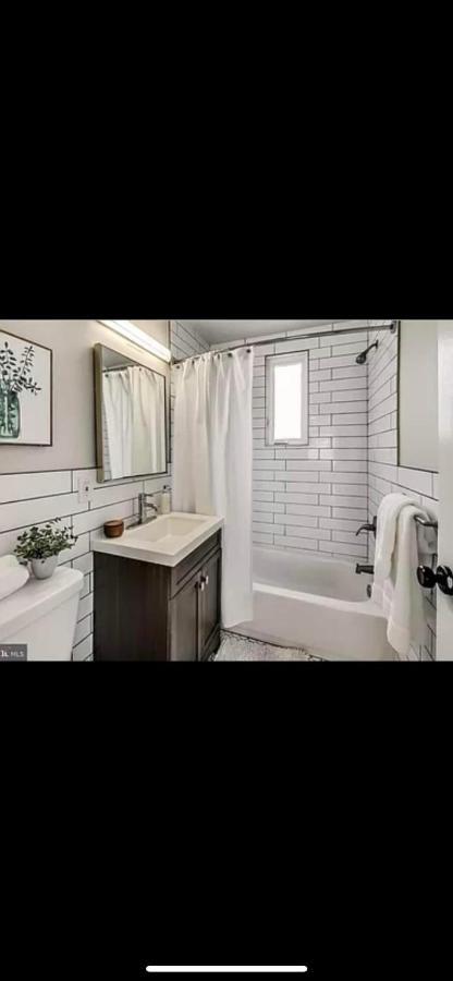 Lovely 1-Bedroom Rental Unit With Free Parking Вашингтон Экстерьер фото